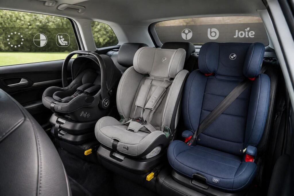 découvrez comment choisir le siège auto idéal en fonction des groupes, des normes de sécurité et des marques de référence pour assurer la protection optimale de votre enfant.