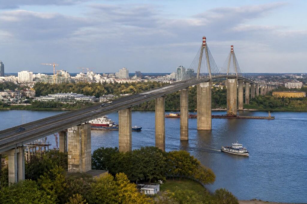découvrez les caractéristiques du pont de cheviré à nantes, sa hauteur, sa longueur, ainsi que les dernières actualités en temps réel.