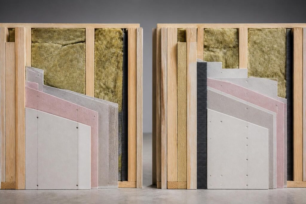 découvrez les normes et exigences des murs ossature bois coupe feu pour une résistance de 1 heure et 2 heures, expliquées clairement pour assurer sécurité et conformité.